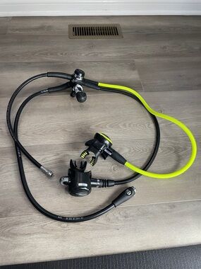 Scuba Diving Regulator with Aqua Lung travel bag.